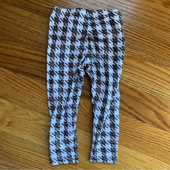 Jumping Beans black and white houndstooth print leggings size 2T - Picture 2 of 3